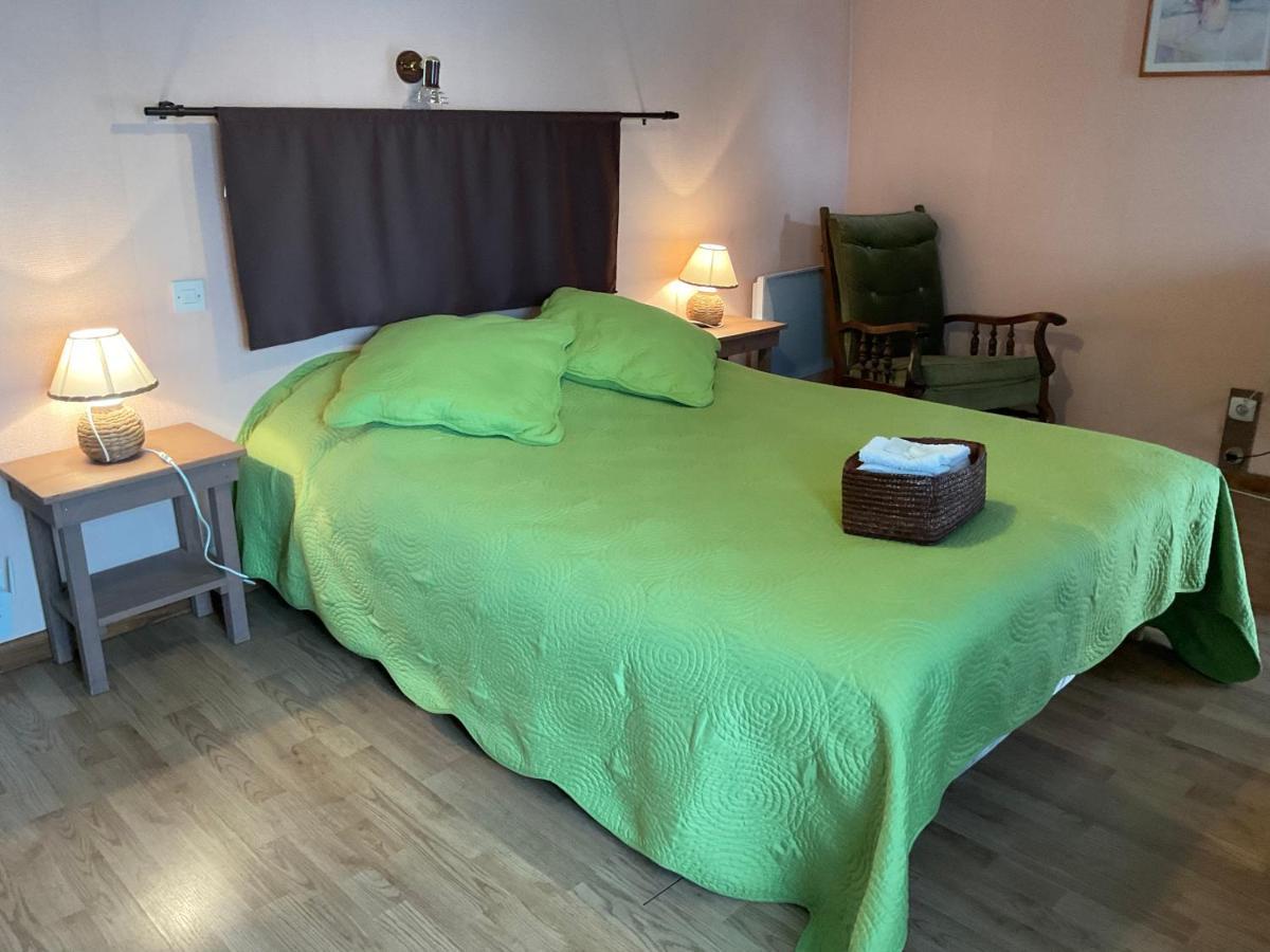 Chambres, Table D'Hotes Et Gites Les Mesanges Saint-Jean-de-Sauves Esterno foto
