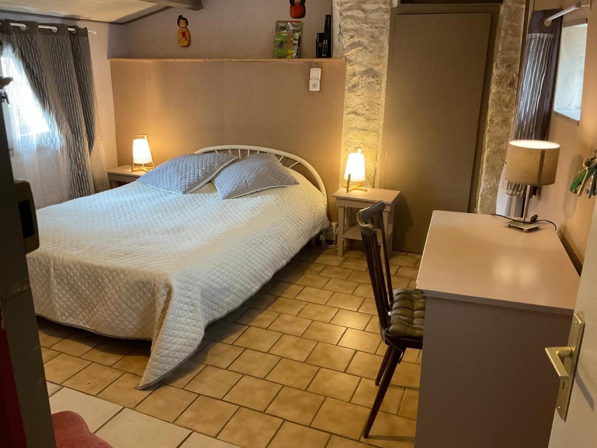 Chambres, Table D'Hotes Et Gites Les Mesanges Saint-Jean-de-Sauves Esterno foto