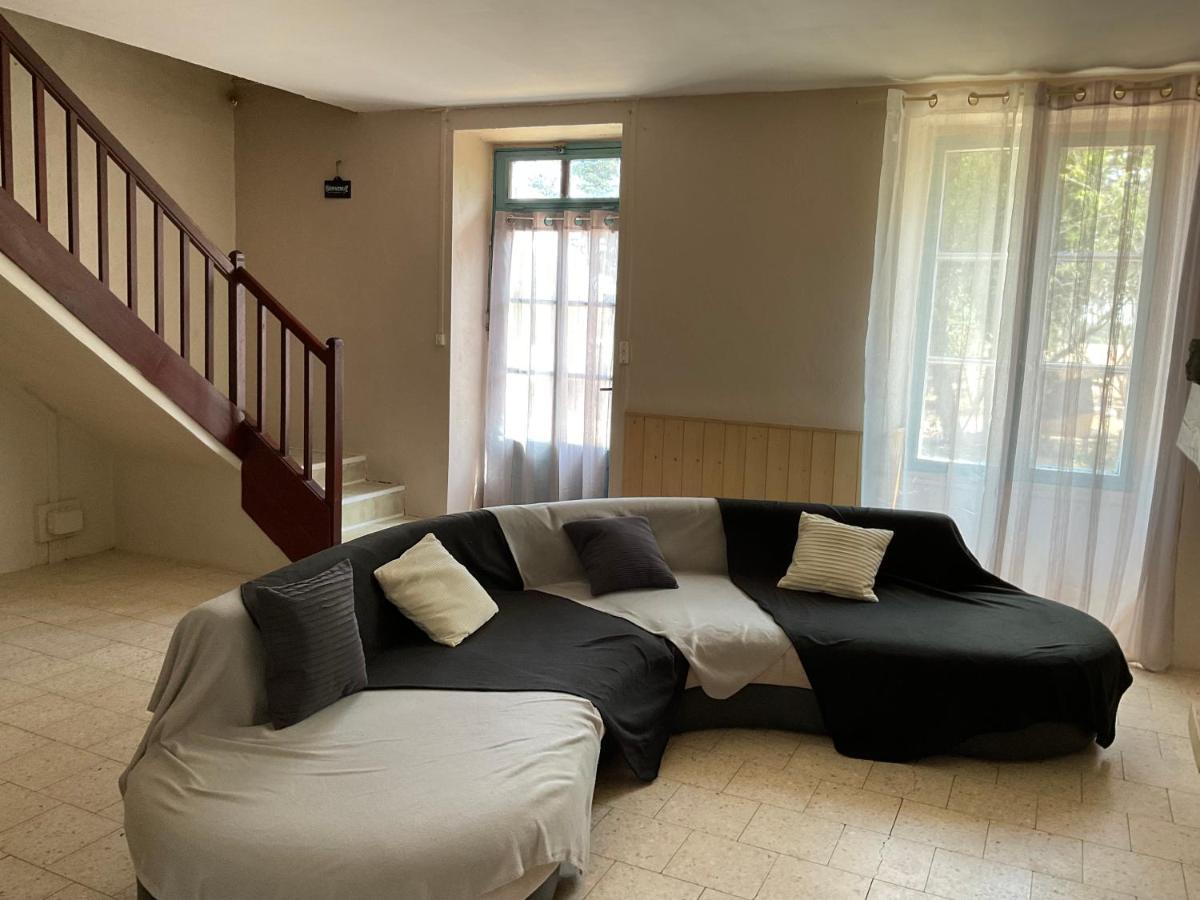 Chambres, Table D'Hotes Et Gites Les Mesanges Saint-Jean-de-Sauves Esterno foto