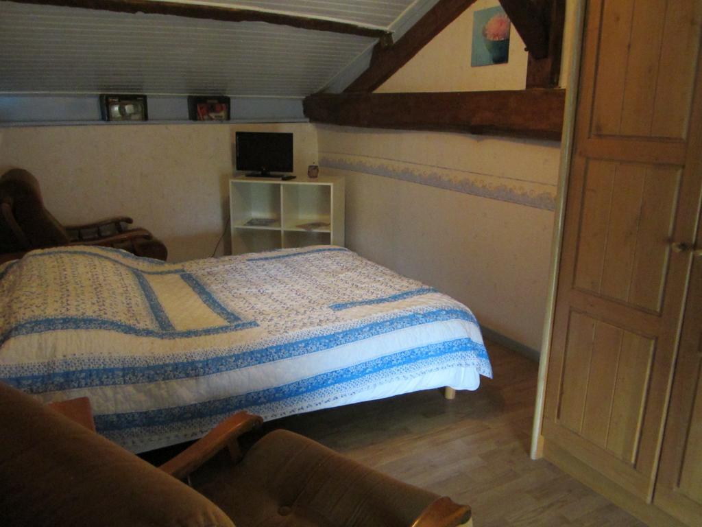 Chambres, Table D'Hotes Et Gites Les Mesanges Saint-Jean-de-Sauves Camera foto