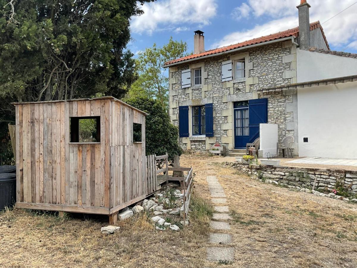 Chambres, Table D'Hotes Et Gites Les Mesanges Saint-Jean-de-Sauves Esterno foto